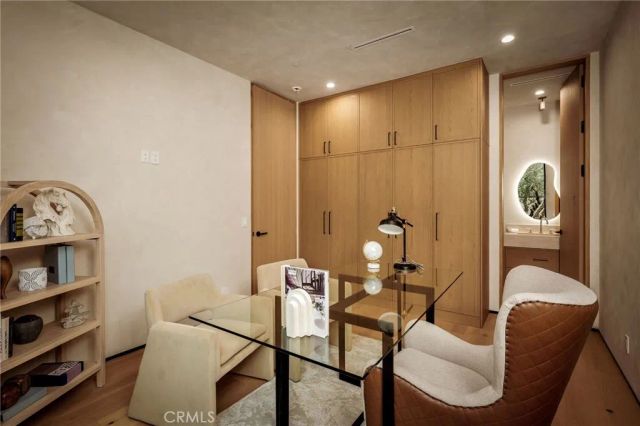 15447 Huston, Sherman Oaks, CA 91403
