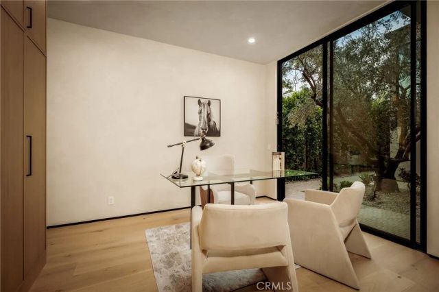 15447 Huston, Sherman Oaks, CA 91403