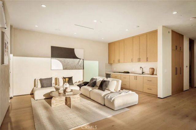 15447 Huston, Sherman Oaks, CA 91403