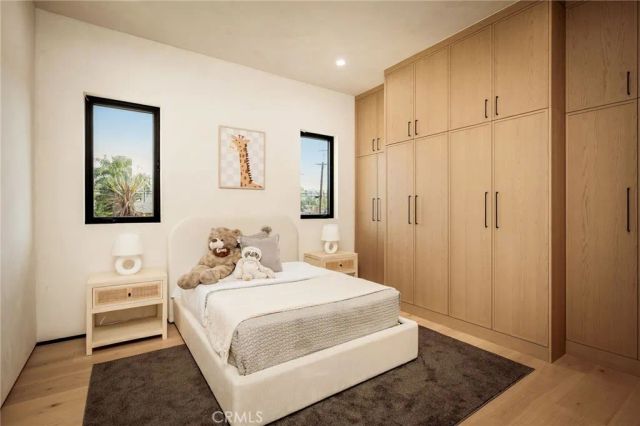 15447 Huston, Sherman Oaks, CA 91403