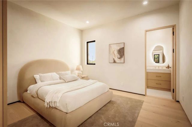 15447 Huston, Sherman Oaks, CA 91403