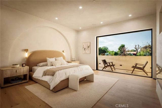 15447 Huston, Sherman Oaks, CA 91403