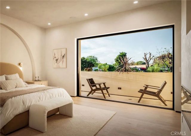 15447 Huston, Sherman Oaks, CA 91403