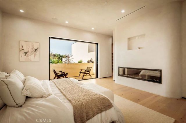 15447 Huston, Sherman Oaks, CA 91403