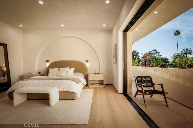 15447 Huston, Sherman Oaks, CA 91403