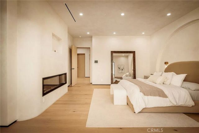 15447 Huston, Sherman Oaks, CA 91403