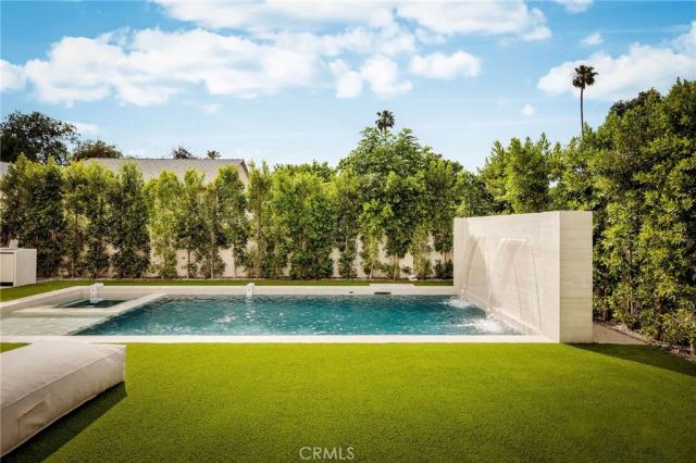 15447 Huston, Sherman Oaks, CA 91403
