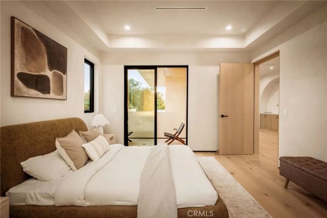 15447 Huston, Sherman Oaks, CA 91403