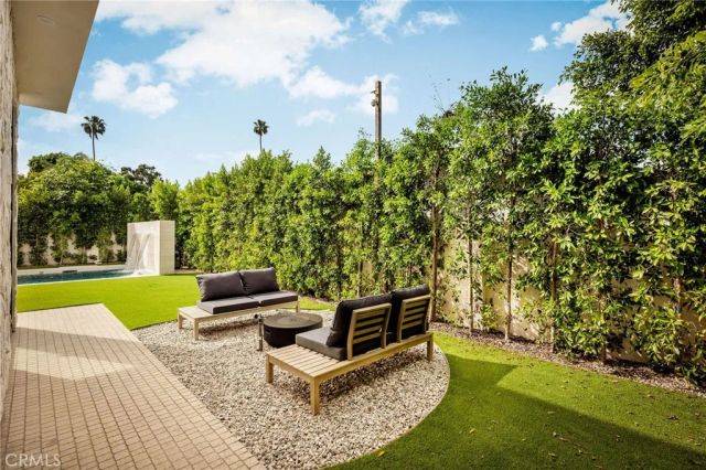 15447 Huston, Sherman Oaks, CA 91403