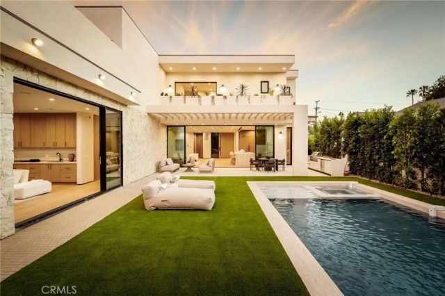 15447 Huston, Sherman Oaks, CA 91403
