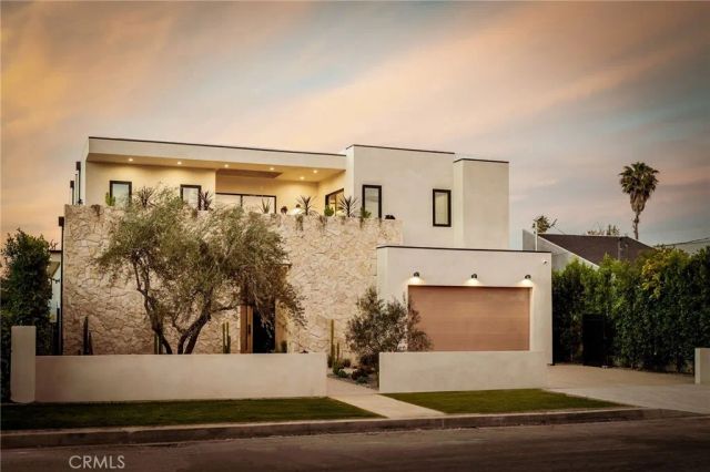 15447 Huston, Sherman Oaks, CA 91403