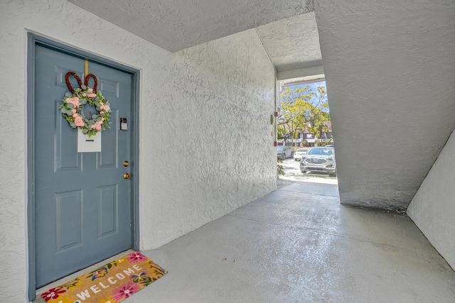 801 Lyons Road 19103, Coconut Creek, FL 33063