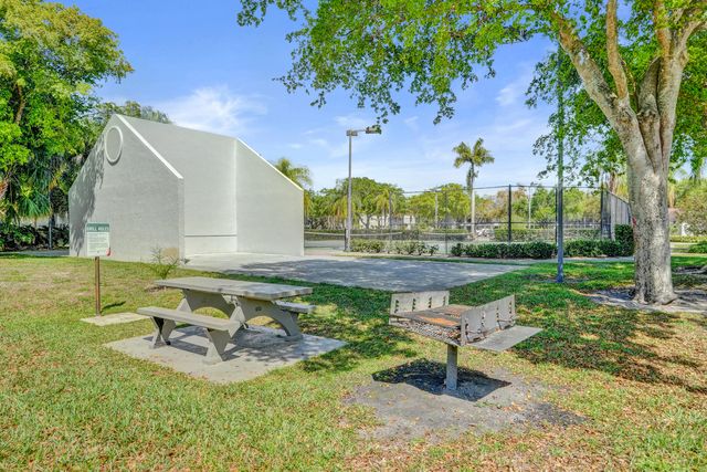 801 Lyons Road 19103, Coconut Creek, FL 33063