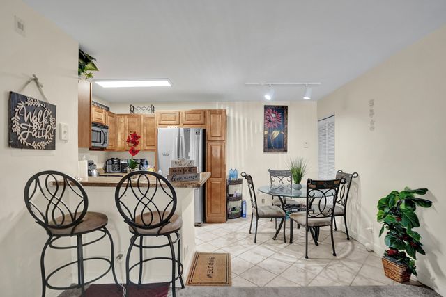 801 Lyons Road 19103, Coconut Creek, FL 33063