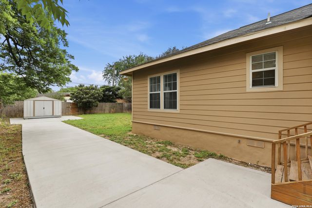 1030 W WINNIPEG AVE, San Antonio, TX 78225