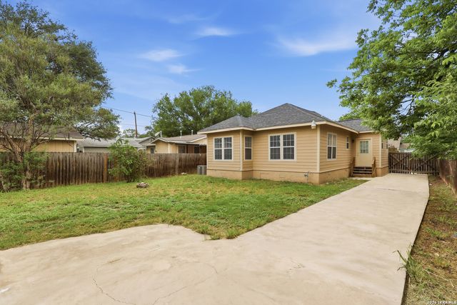 1030 W WINNIPEG AVE, San Antonio, TX 78225