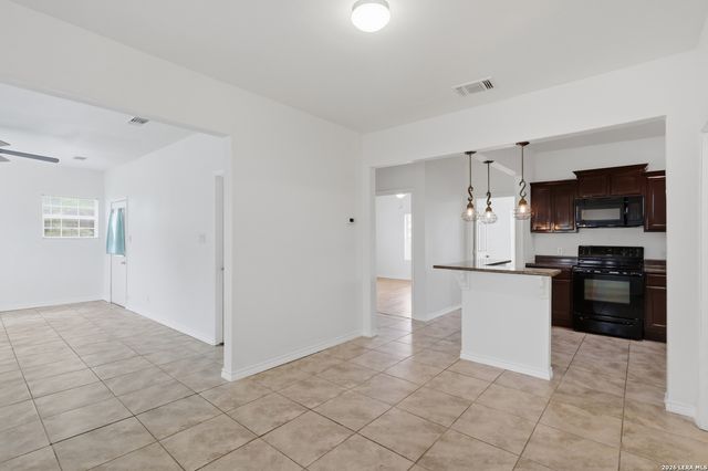 1030 W WINNIPEG AVE, San Antonio, TX 78225