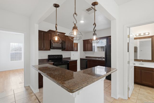 1030 W WINNIPEG AVE, San Antonio, TX 78225