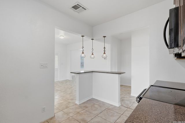 1030 W WINNIPEG AVE, San Antonio, TX 78225