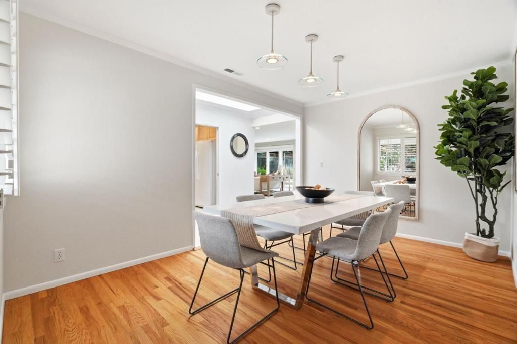 Image 8 of property listing at 5492 Castle Glen Avenue, San Jose, CA 95129