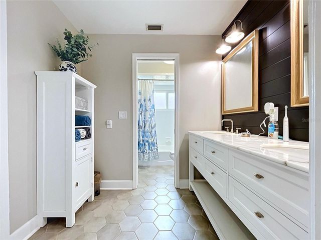 2210 ARBOR OAKS DRIVE, Valrico, FL 33594