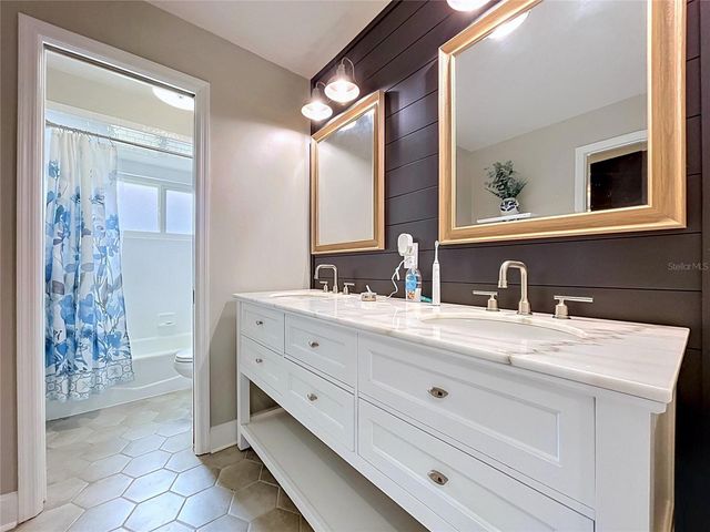 2210 ARBOR OAKS DRIVE, Valrico, FL 33594