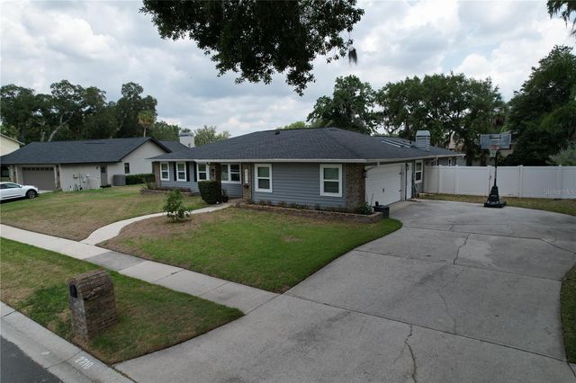 2210 ARBOR OAKS DRIVE, Valrico, FL 33594