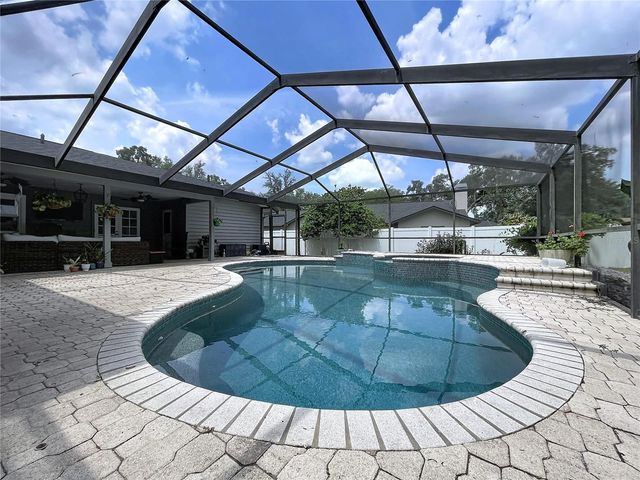 2210 ARBOR OAKS DRIVE, Valrico, FL 33594