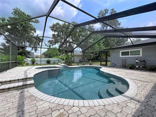 2210 ARBOR OAKS DRIVE, Valrico, FL 33594