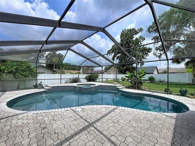 2210 ARBOR OAKS DRIVE, Valrico, FL 33594