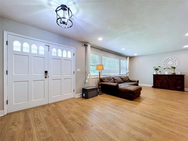 2210 ARBOR OAKS DRIVE, Valrico, FL 33594