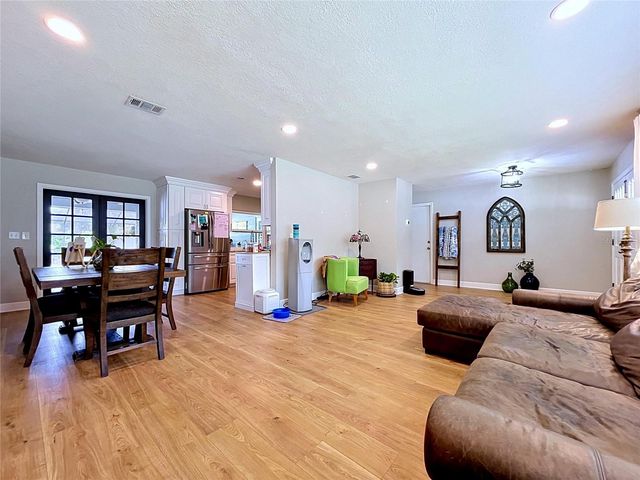 2210 ARBOR OAKS DRIVE, Valrico, FL 33594