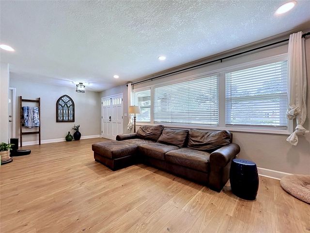 2210 ARBOR OAKS DRIVE, Valrico, FL 33594