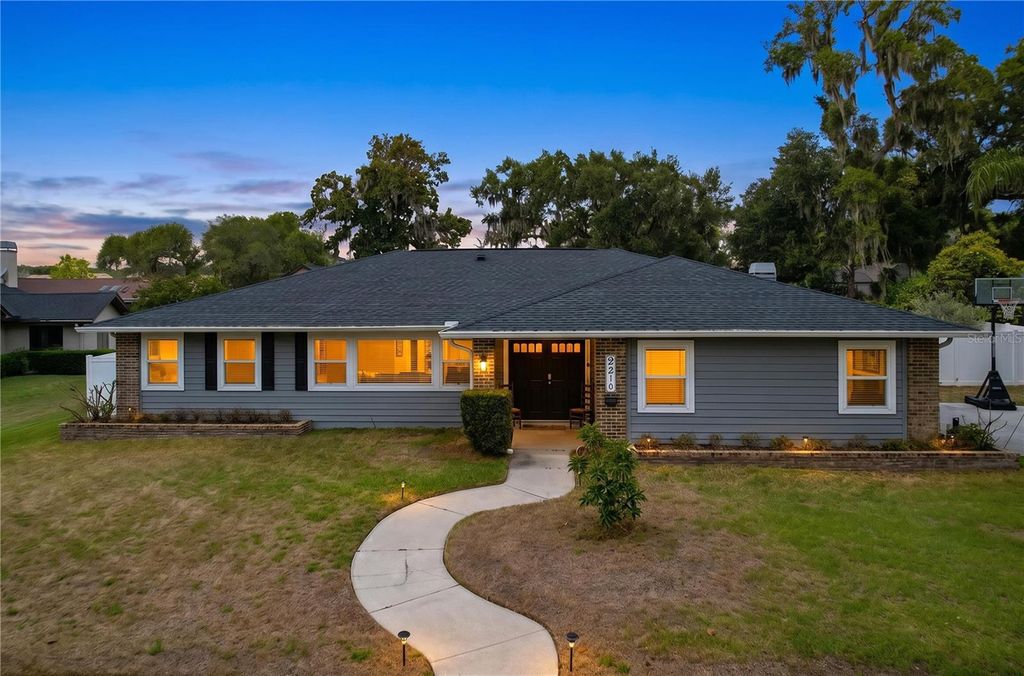 2210 ARBOR OAKS DRIVE, Valrico, FL 33594