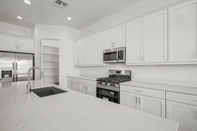 15024 W DESERT HOLLOW Drive, Surprise, AZ 85387