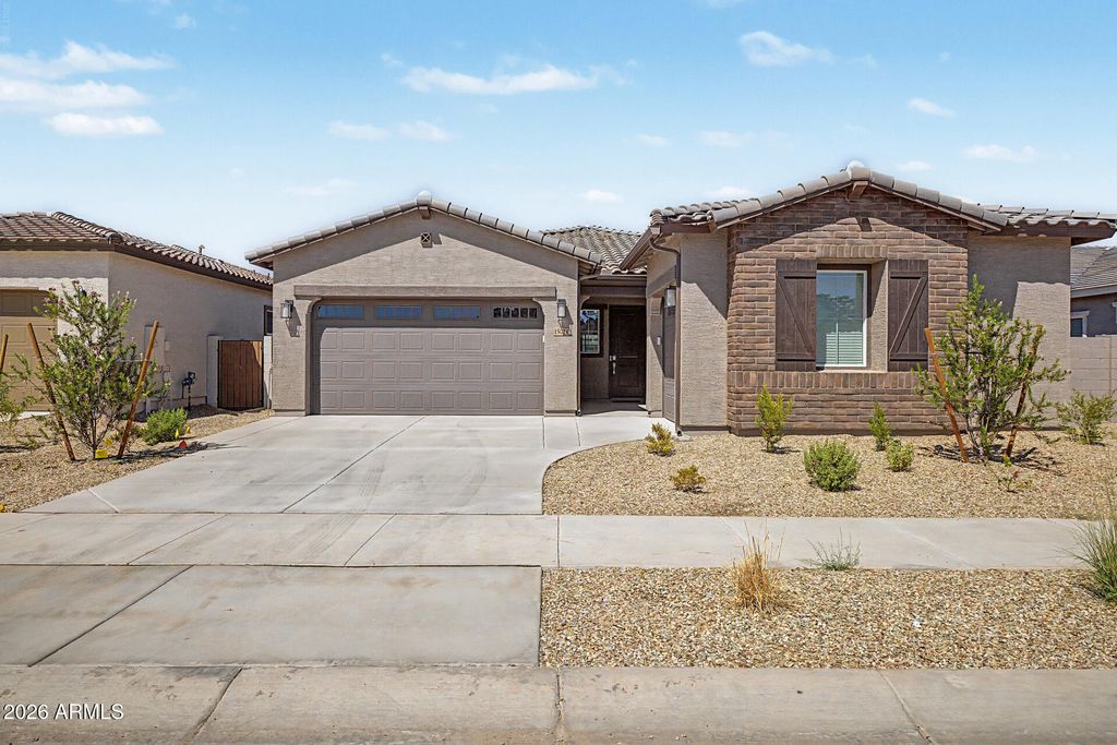 15024 W DESERT HOLLOW Drive, Surprise, AZ 85387