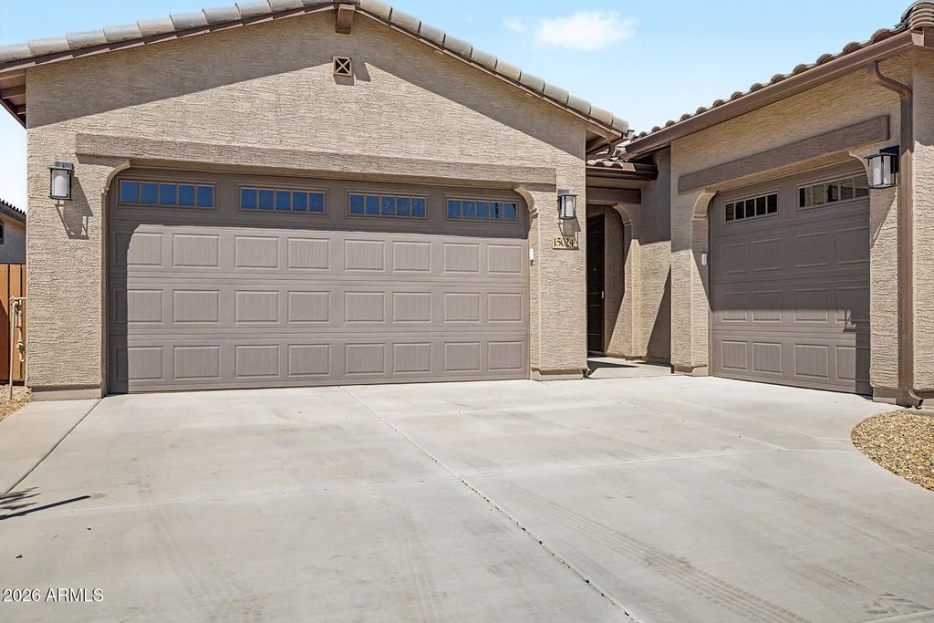 15024 W DESERT HOLLOW Drive, Surprise, AZ 85387 — photo 4