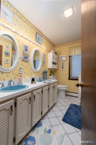 70 Pine Hollow Drive, Middlebury, CT 06762