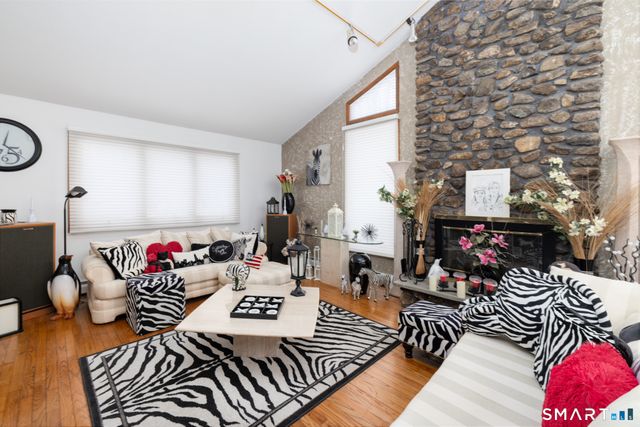 70 Pine Hollow Drive, Middlebury, CT 06762