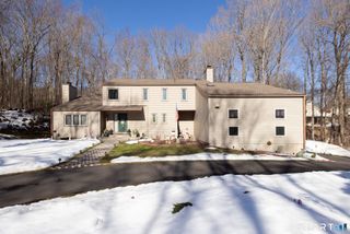 70 Pine Hollow Drive, Middlebury, CT 06762