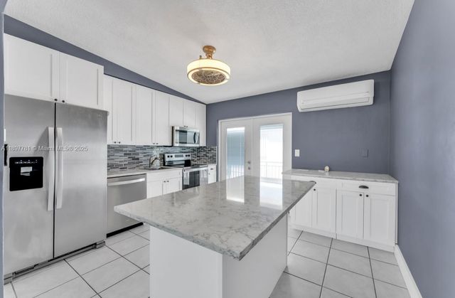 67 Coral Dr 1, Key Largo, FL 33037