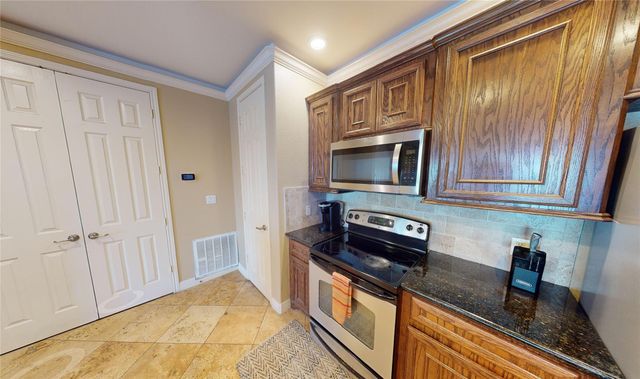7039 Kingston Cove 307, Willis, TX 77318