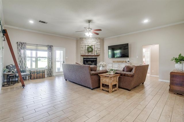 112 Tigers Eye Court, Weatherford, TX 76087