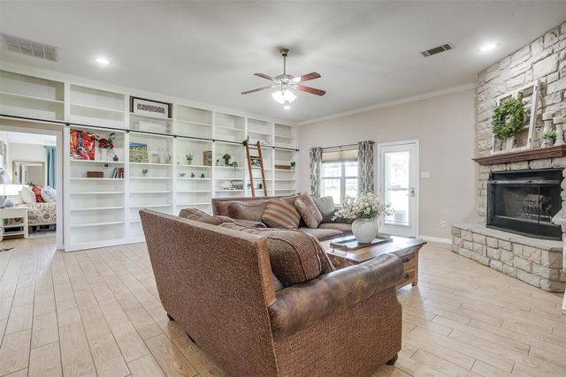 112 Tigers Eye Court, Weatherford, TX 76087