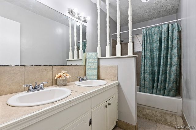 242 SMALLBROOK Drive, Montgomery, AL 36116