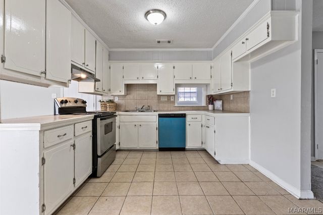 242 SMALLBROOK Drive, Montgomery, AL 36116