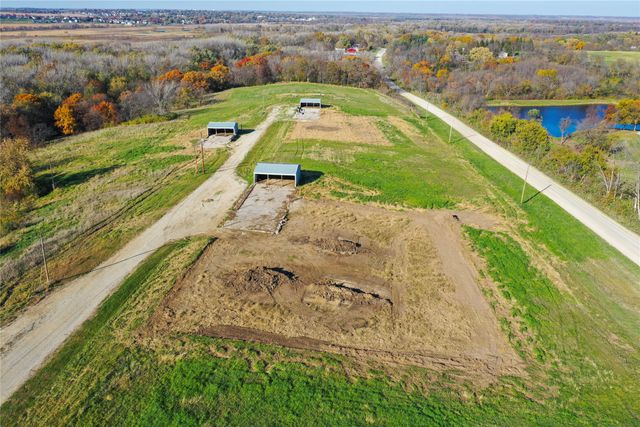 02 170th Avenue, Carlisle, IA 50047