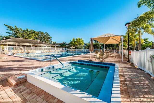 1479 LANDINGS CIRCLE 41, Sarasota, FL 34231