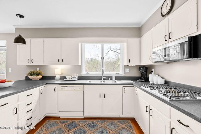 3601 Falls Bluff Ct, Louisville, KY 40241