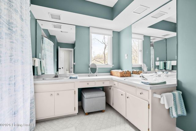 3601 Falls Bluff Ct, Louisville, KY 40241